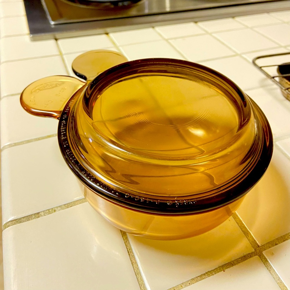 Pyrex Amber Vision ware pot w lid